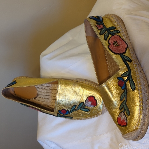 Gucci Pilar Leather Floral Embroidered Espadrilles - Picture 1 of 7